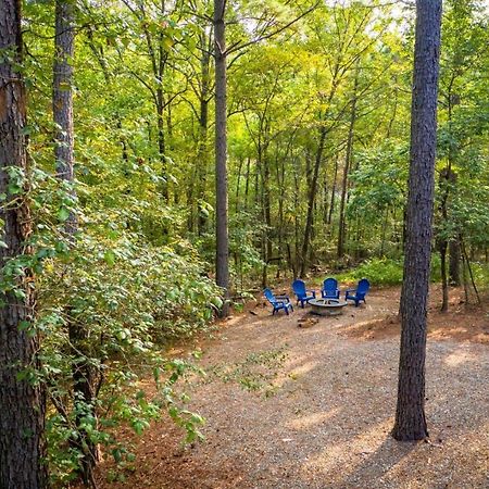 Stunning Luxury Cabin W Hot Tub And Fire Pit Holy Shiplap Is Perfect Romantic Couples Getaway Broken Bow Bagian luar foto