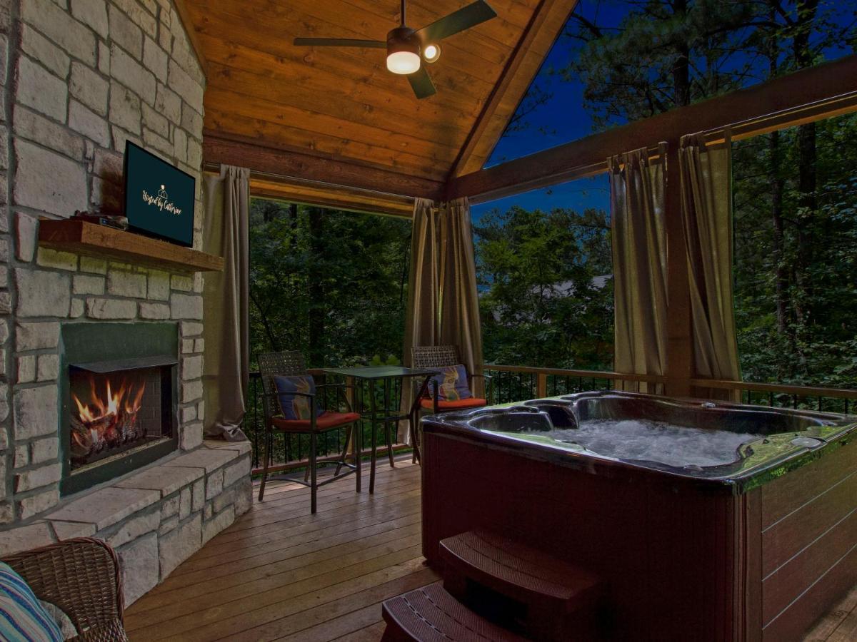 Stunning Luxury Cabin W Hot Tub And Fire Pit Holy Shiplap Is Perfect Romantic Couples Getaway Broken Bow Bagian luar foto