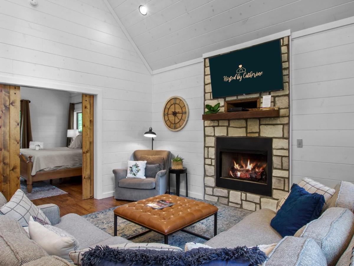 Stunning Luxury Cabin W Hot Tub And Fire Pit Holy Shiplap Is Perfect Romantic Couples Getaway Broken Bow Bagian luar foto