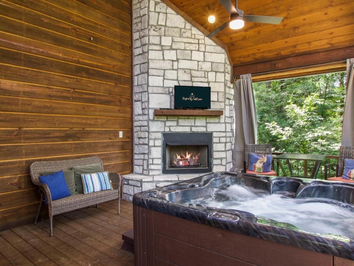 Stunning Luxury Cabin W Hot Tub And Fire Pit Holy Shiplap Is Perfect Romantic Couples Getaway Broken Bow Bagian luar foto