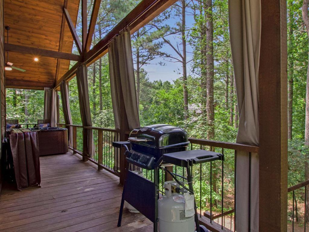Stunning Luxury Cabin W Hot Tub And Fire Pit Holy Shiplap Is Perfect Romantic Couples Getaway Broken Bow Bagian luar foto