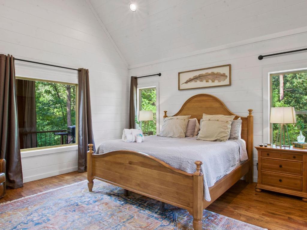 Stunning Luxury Cabin W Hot Tub And Fire Pit Holy Shiplap Is Perfect Romantic Couples Getaway Broken Bow Bagian luar foto