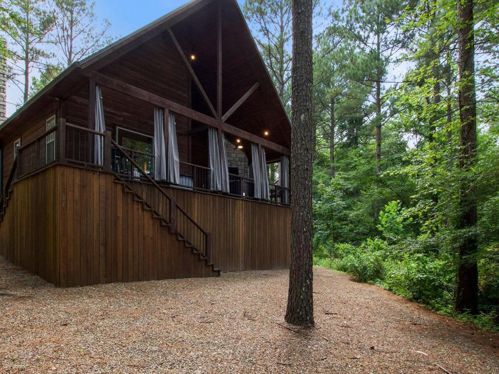 Stunning Luxury Cabin W Hot Tub And Fire Pit Holy Shiplap Is Perfect Romantic Couples Getaway Broken Bow Bagian luar foto