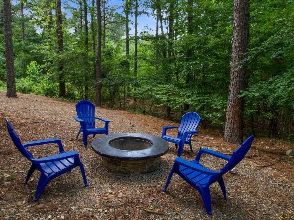 Stunning Luxury Cabin W Hot Tub And Fire Pit Holy Shiplap Is Perfect Romantic Couples Getaway Broken Bow Bagian luar foto