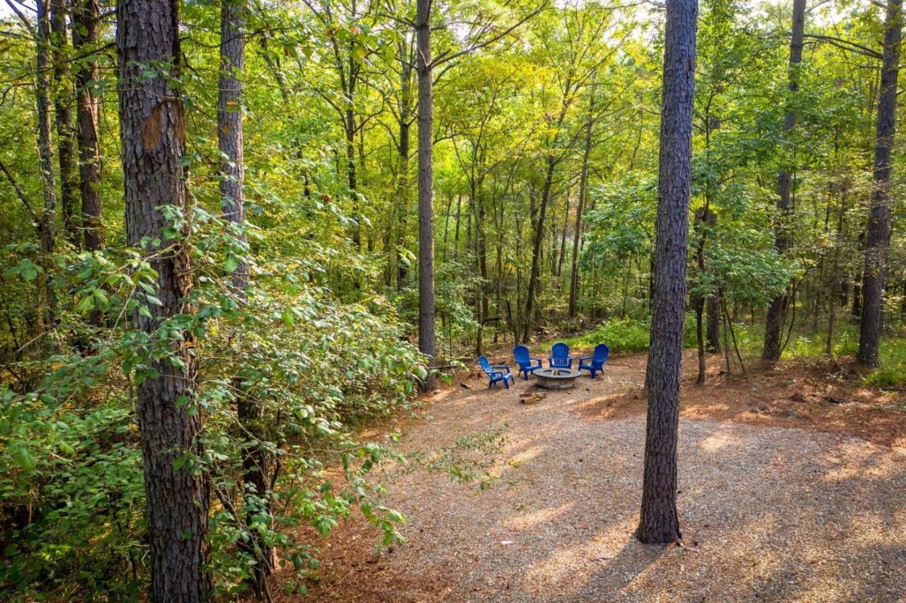 Stunning Luxury Cabin W Hot Tub And Fire Pit Holy Shiplap Is Perfect Romantic Couples Getaway Broken Bow Bagian luar foto